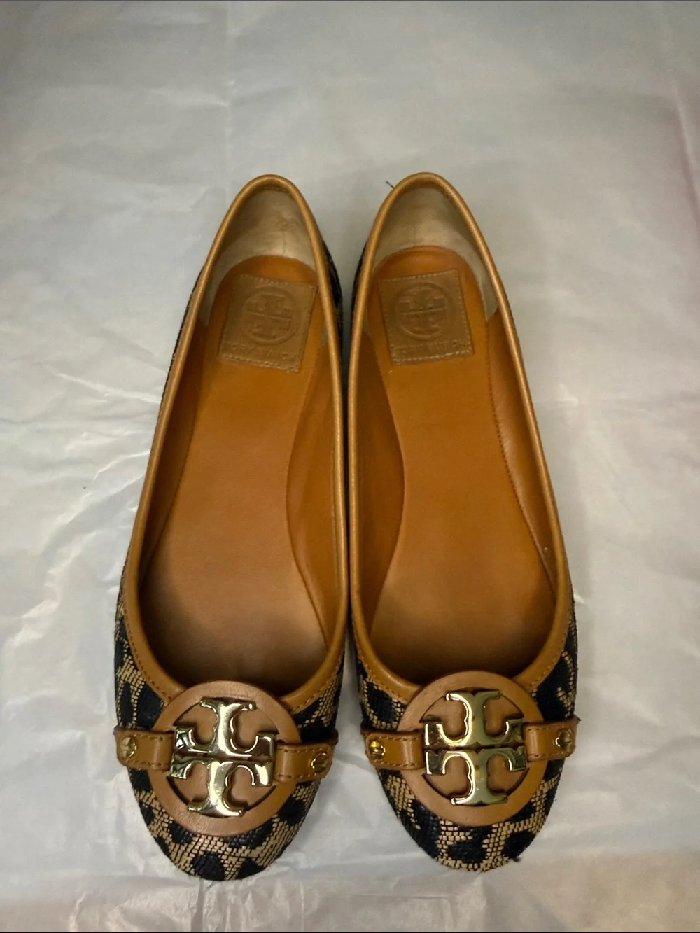 Tory Burch Tan and Black Leopard-Print Leather-Trim Ballet Flats with Gold Logo - Picture 2 of 9